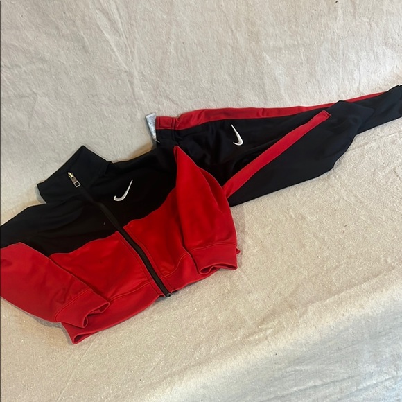 Nike Black and Red Athletic Set Kids 4T - Picture 1 of 11
